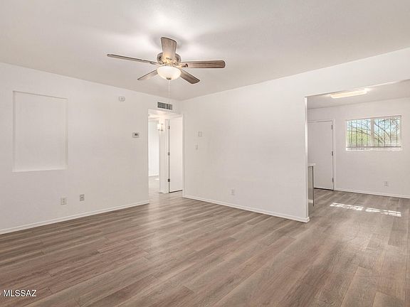 5th image of 137 S Grande Ave #4