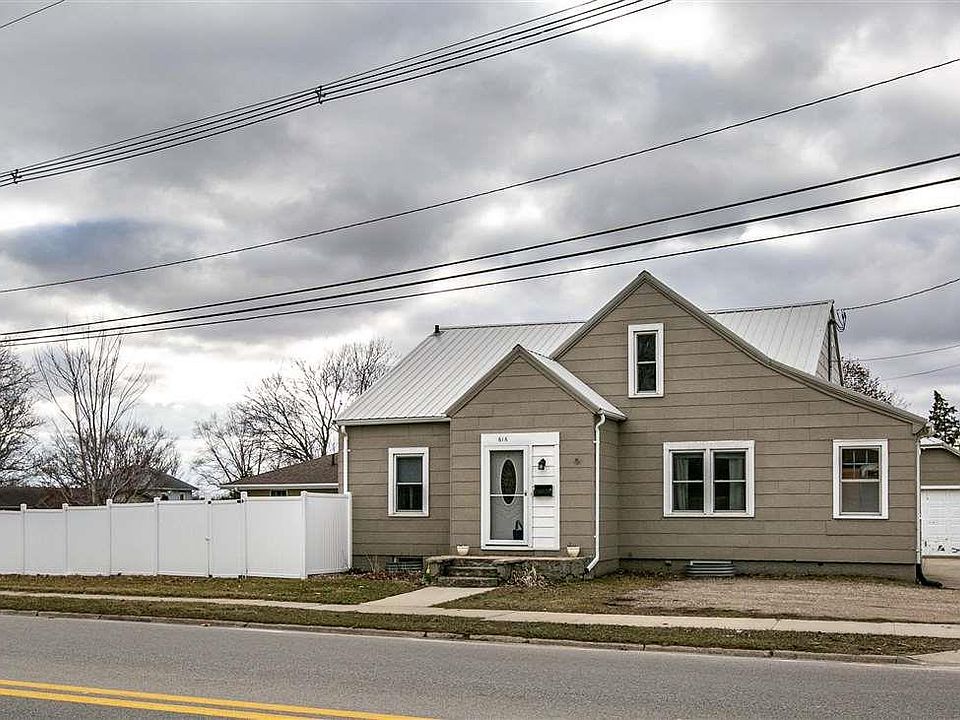 1st image of 616 9th St SE