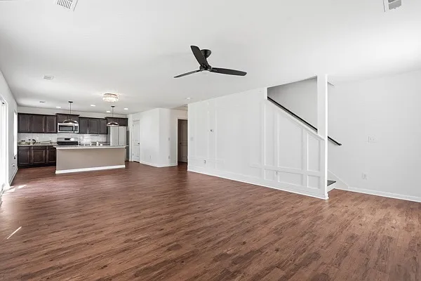 4599 Woodford Cir — Photo 7