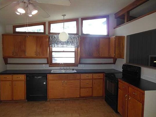 3rd image of 1713 N Meadowlake Dr