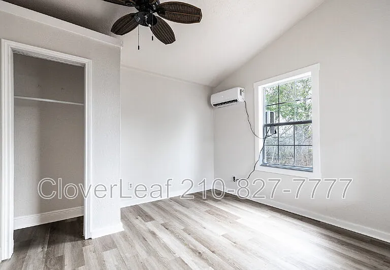 230 Paramount Ave — Photo 13