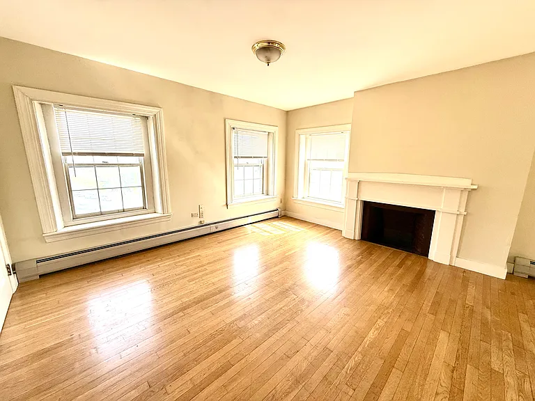 128 Hammond St #6 — Photo 2