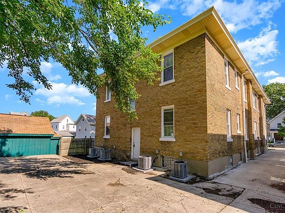 4th image of 2033 Weyer Ave