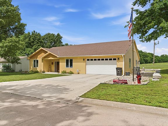 4th image of 111 Feess Cir