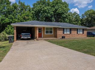 108 4th St, Palestine, TX 75803