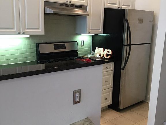 4th image of 2305 Delancey Pl #2R