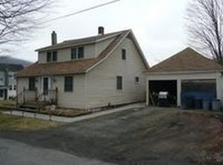 10 Maple St, Waymart, PA 18472