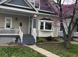 1033 N 2nd St, Springfield, IL 62702