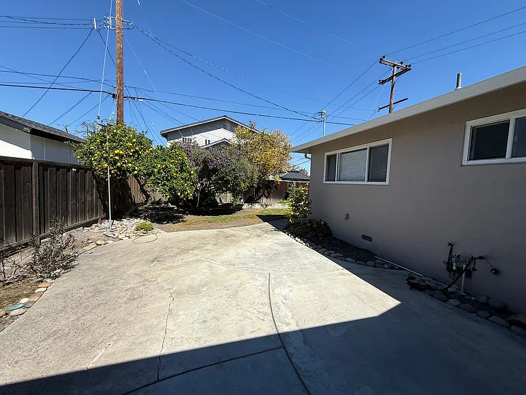 2360 Fordham Dr — Photo 21