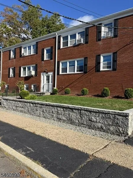 1 bed, 1.0 bath, $1,675 — Photo 1