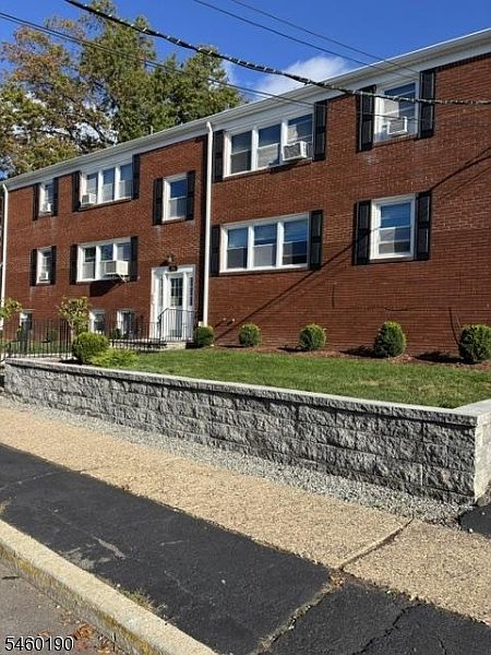 1st image of 34 Mount Vernon Ave APT 1