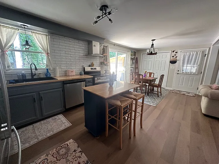 111 Cheshire Dr — Photo 4