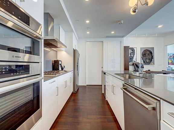 5th image of 301 West Ave #4302