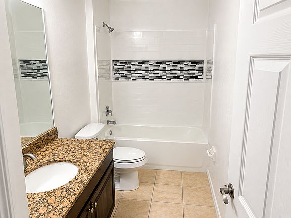 5th image of 2422 Milton Ave S