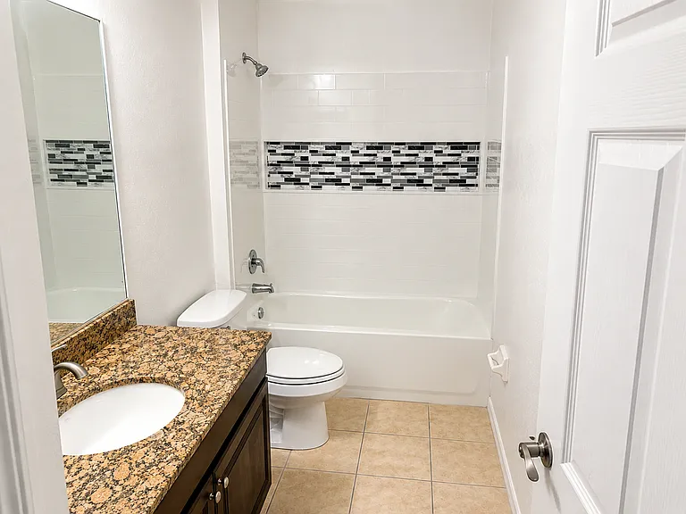2422 Milton Ave S — Photo 5