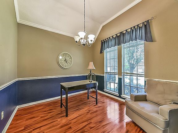 5th image of 2905 Veva Dr