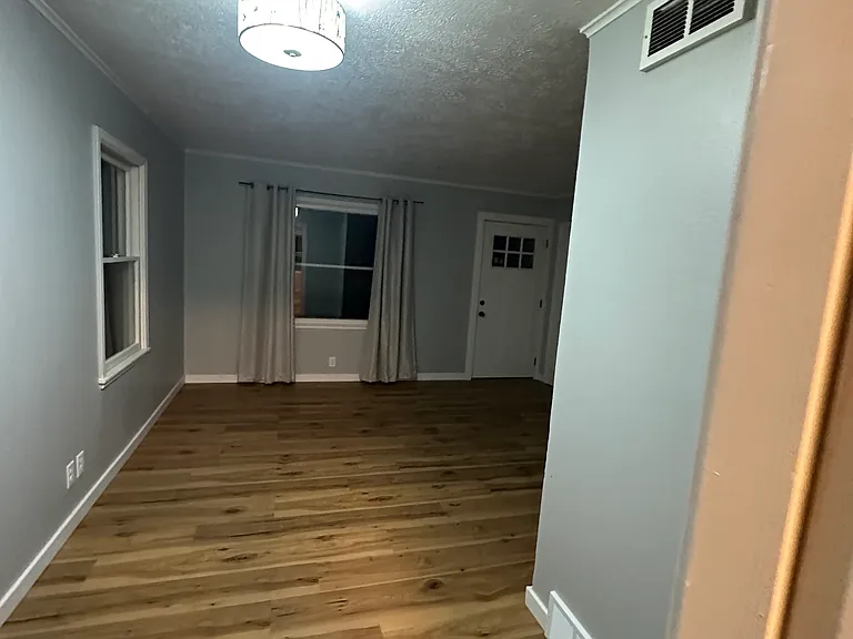2916 S Summit Ave — Photo 16