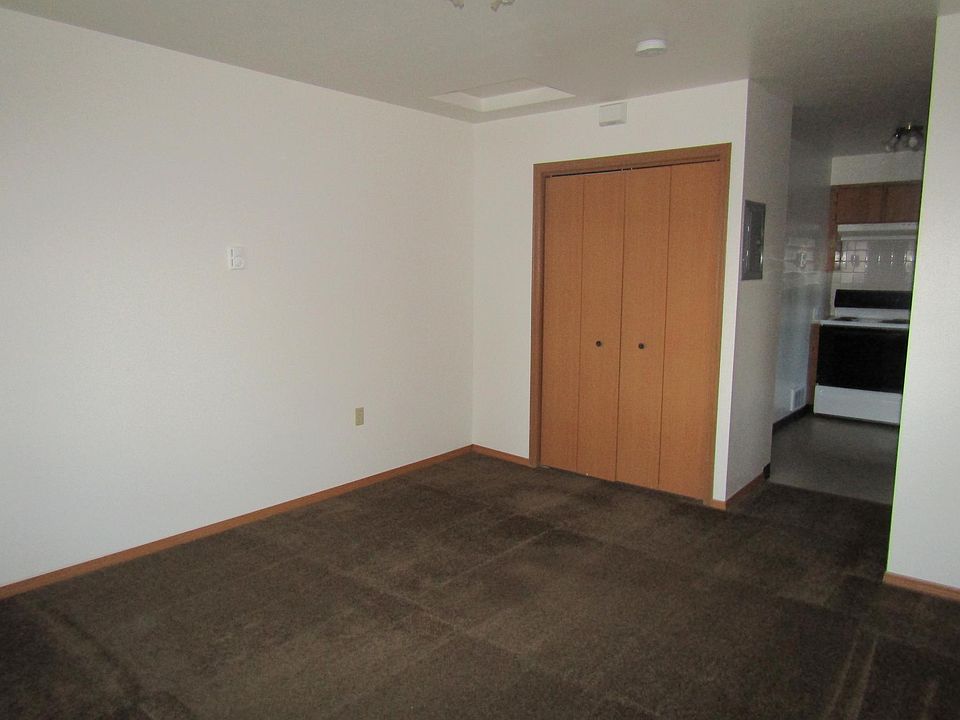 2nd image of 753 W 1st St