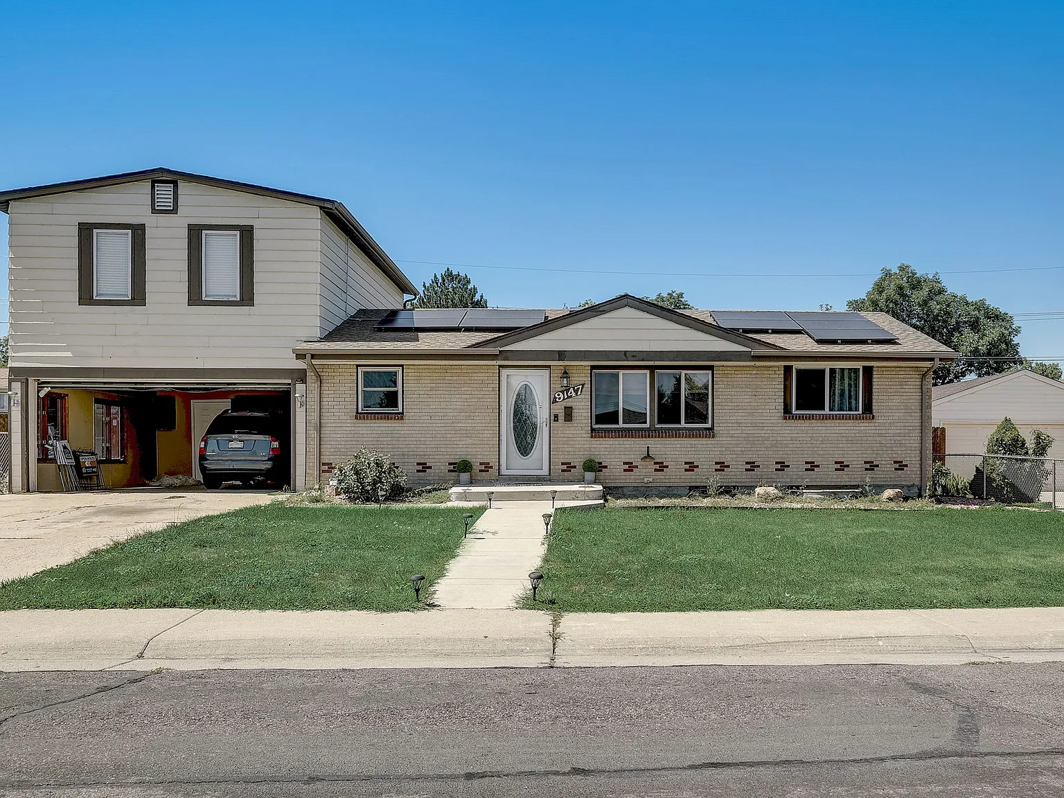 7 bed, 2467 sqft, $725 — Photo 1