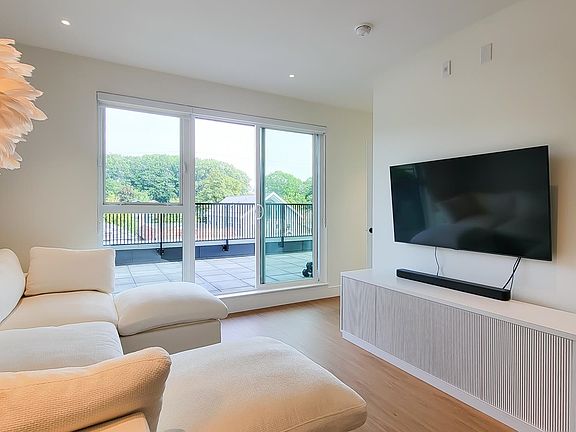 5th image of 2235 E Broad Way #401