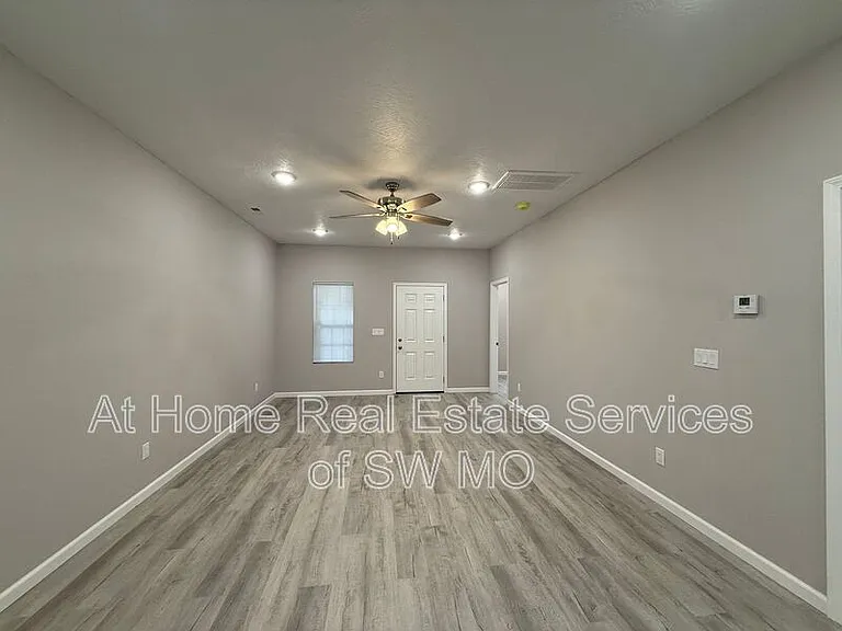 805 S Douglas Ave — Photo 5