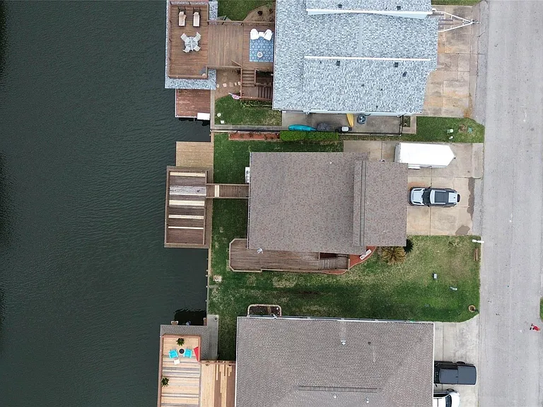 1031 Redfish St — Photo 25