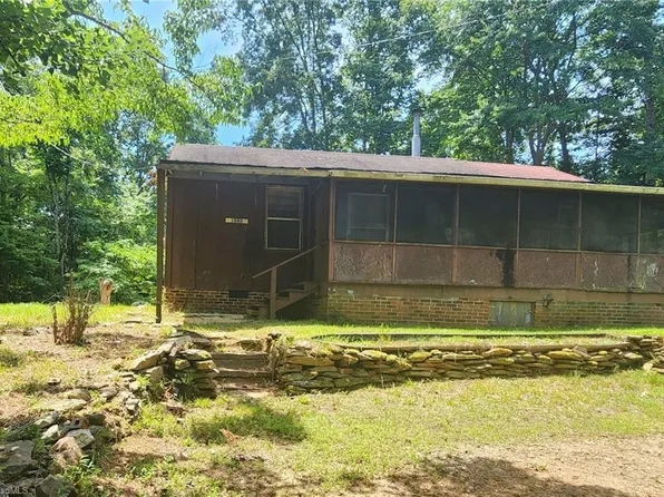 1080 Kudzu Ln, Danbury, NC 27016