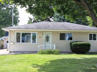 2905 Russell Dr NE, Cedar Rapids, IA 52402