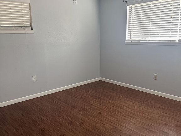 4th image of 308 College St APT A