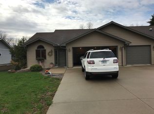 97 12th St SW, Sioux Center, IA 51250