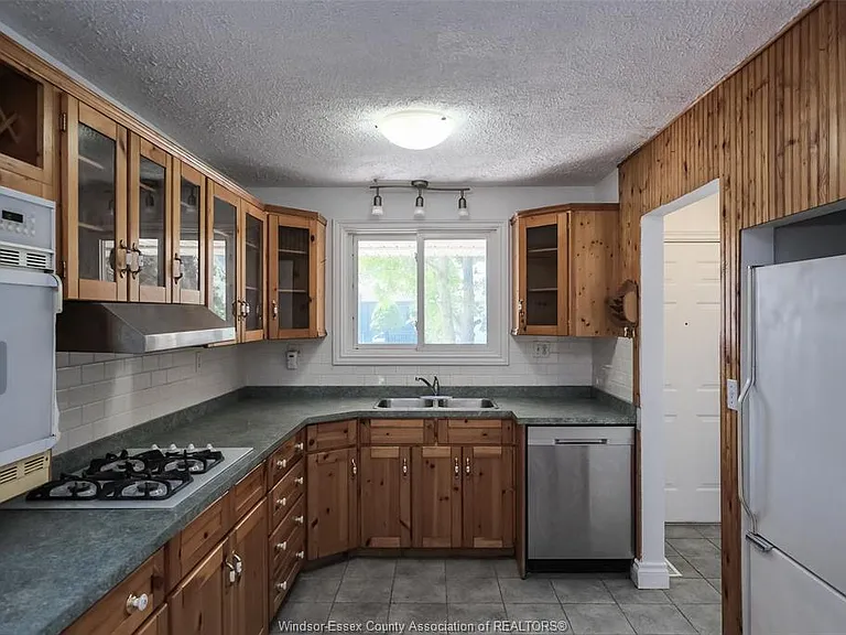 3309 Aurora Dr — Photo 17