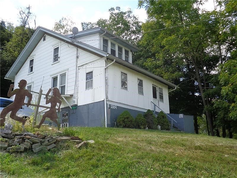 3 BR Farmhouse with formal dining room