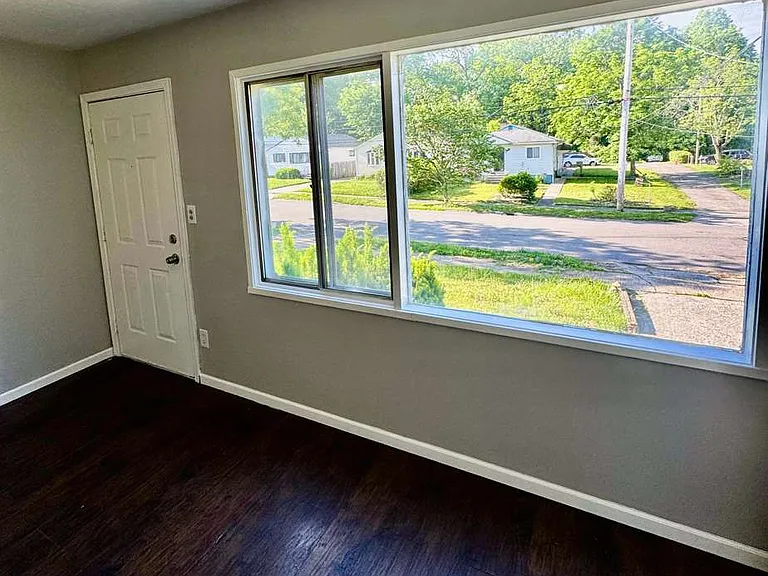 17001 Lipton Ave — Photo 5
