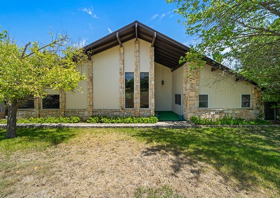 1st image of 321 Valley Dr