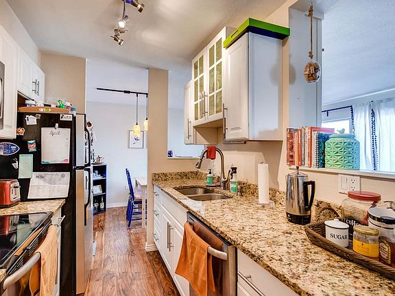 5th image of 1313 N Steele St #505