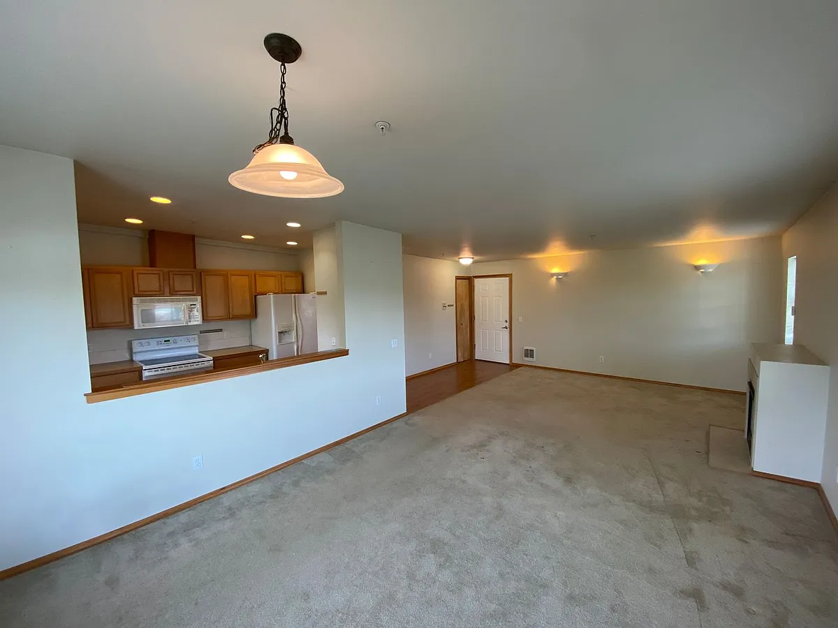 Building Photo - 1011 Bancroft St #305