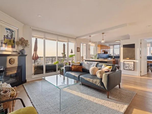 10 Laguna Ct Unit 1208, New Westminster, BC V3M 6W3