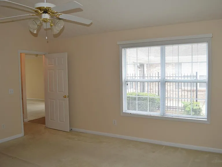 800 S Browns Ln #B3 — Photo 18