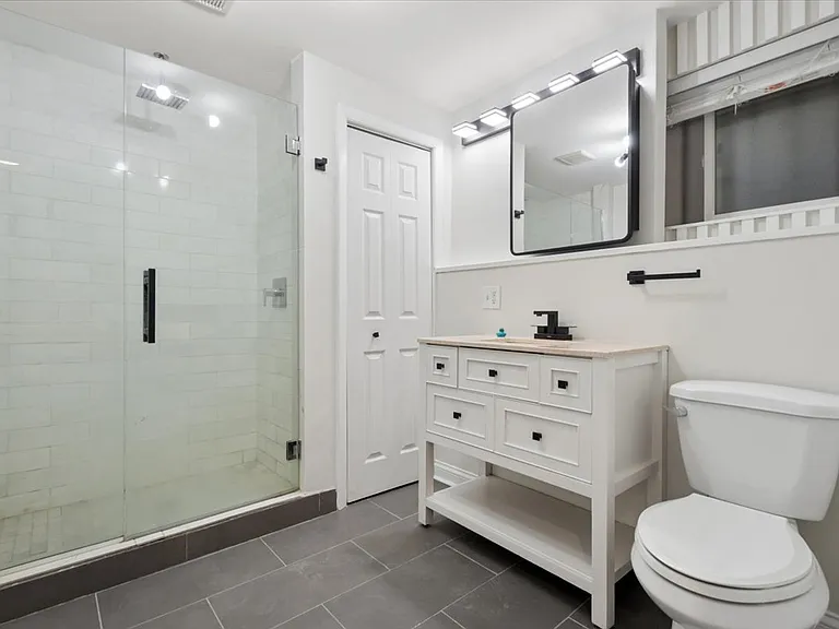 859 W Wellington Ave #G — Photo 19