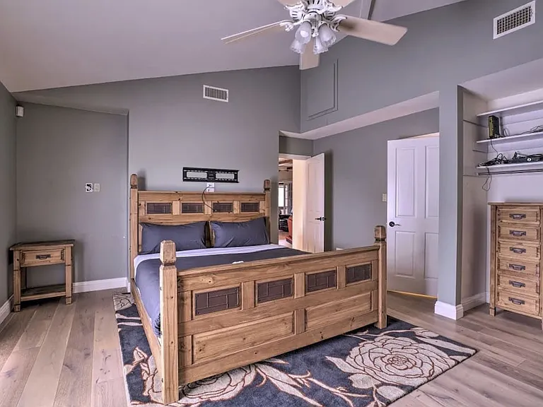 423 Crouch St — Photo 2