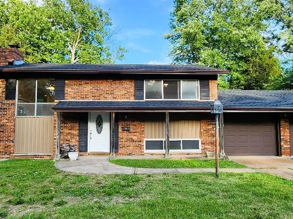 5388 Ville Maria Ln, Hazelwood, MO 63042