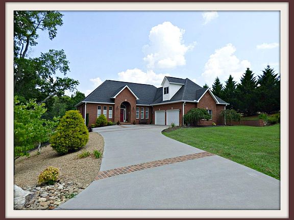 2nd image of 352 Back 9 Dr