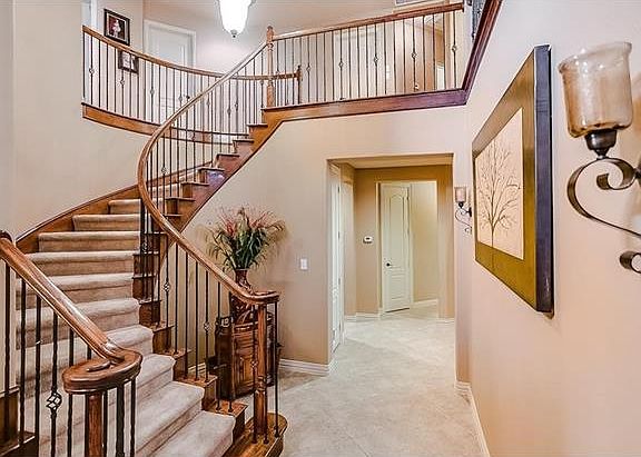 3rd image of 4823 Linda Ln