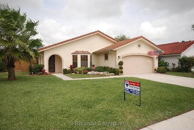 1st image of 5305 Helene Cir