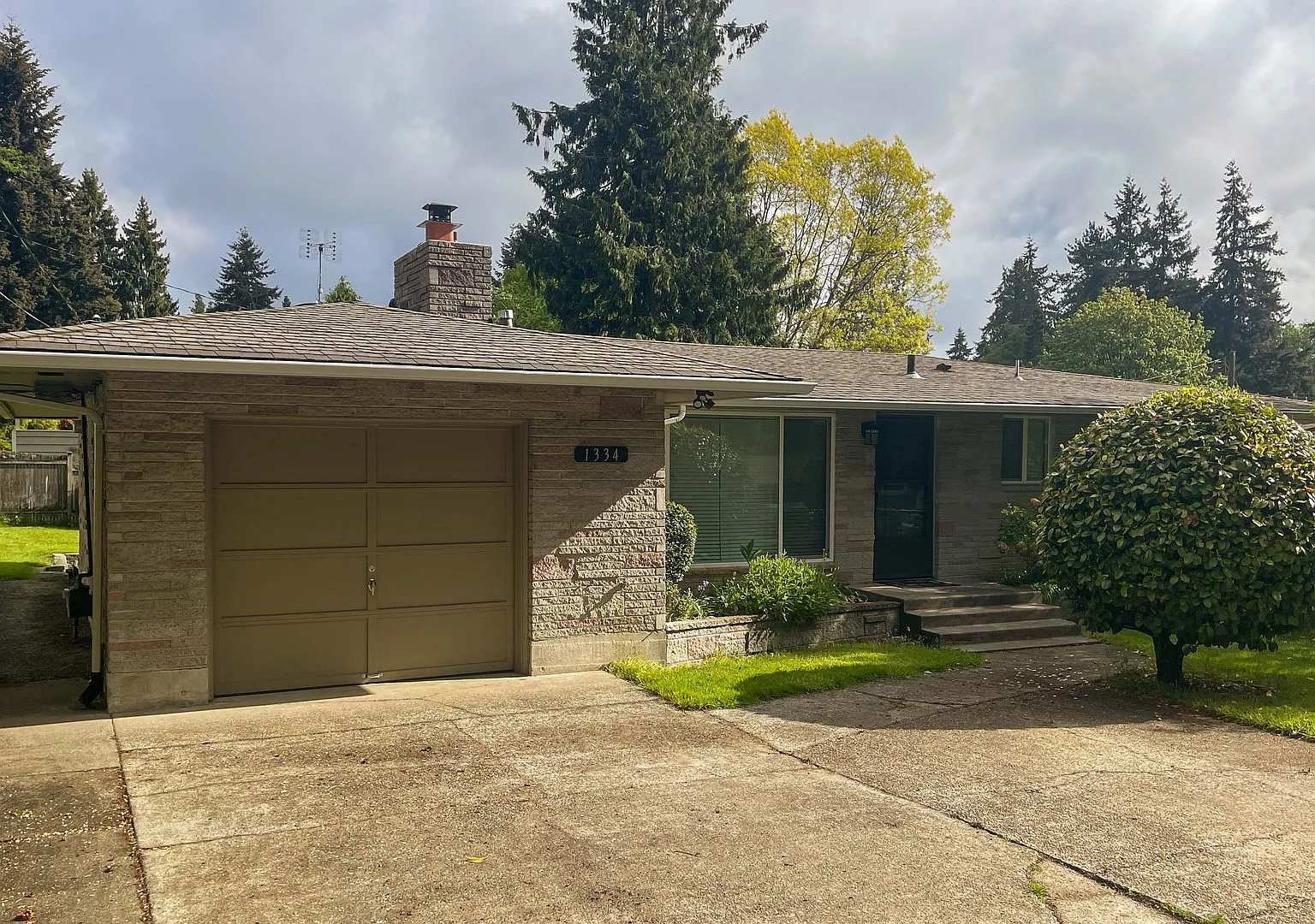 3Bd/1Ba Shoreline Home — Photo 2