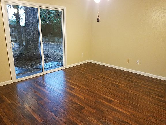 4th image of 1702 Acorn Dr