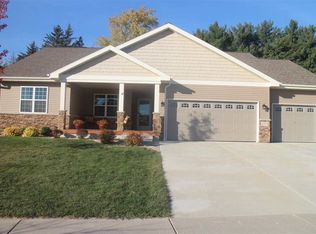4378 Memorial Cir, Windsor, WI 53598