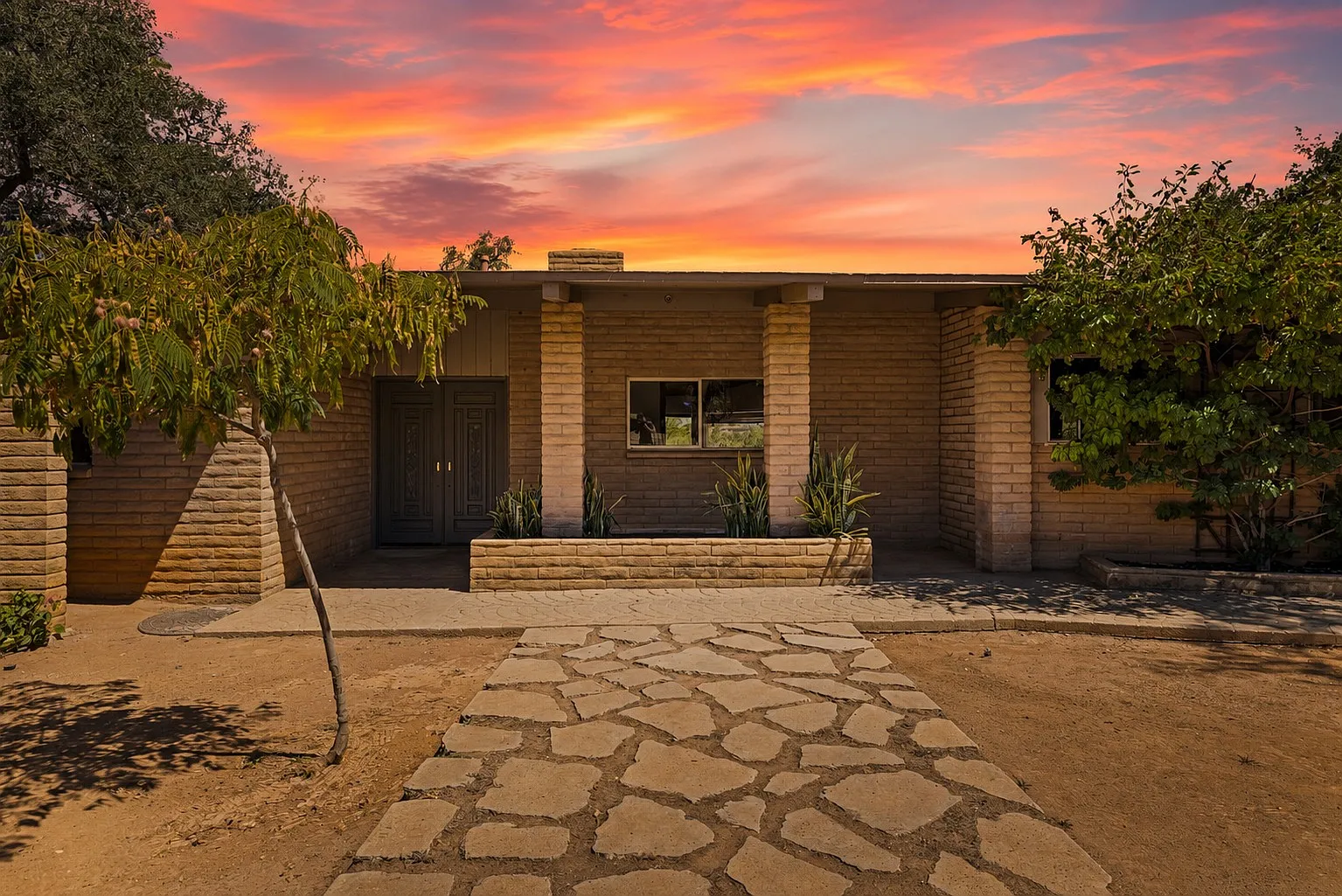 4 bed, 2200 sqft, $4,500 — Photo 3