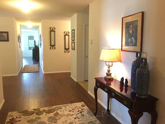 3rd image of 301 Bonnie Ct