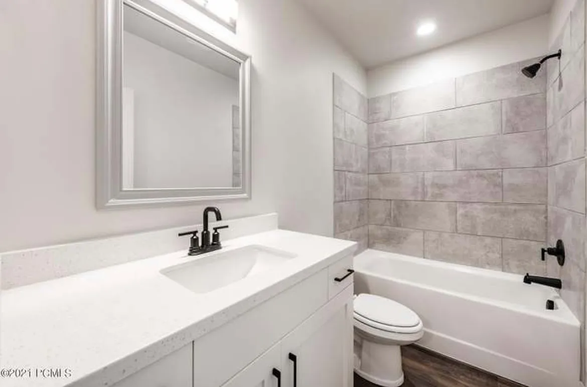 3 bed, 2.5 bath, 2000 sqft, $3,500 — Photo 4